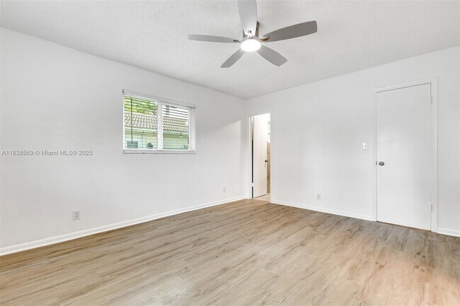 Building Photo - 1848 SW 24th Ave