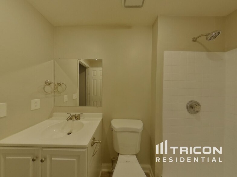 Building Photo - 10823 Dungarvon Ct