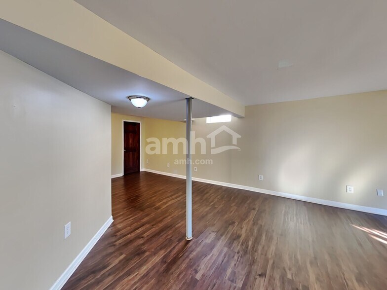 Building Photo - 5469 Boucher Dr