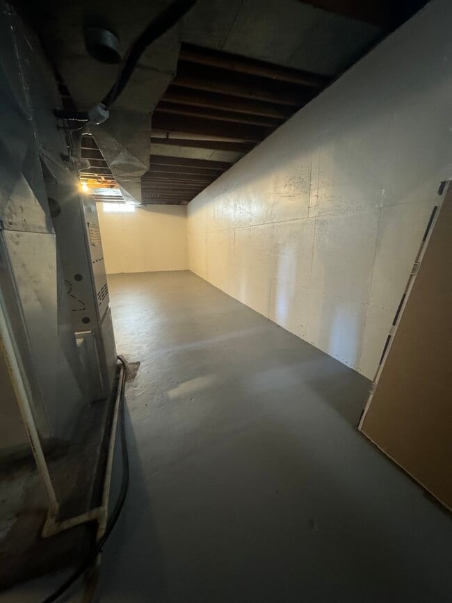 Building Photo - Beautiful 3 Bedroom 1 Bath Ranch Style Sin...