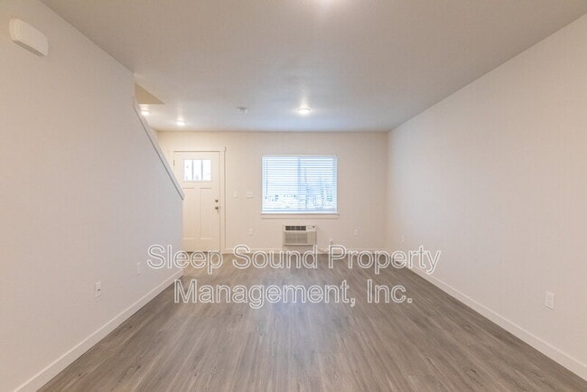 Building Photo - 110 N 7th Ave