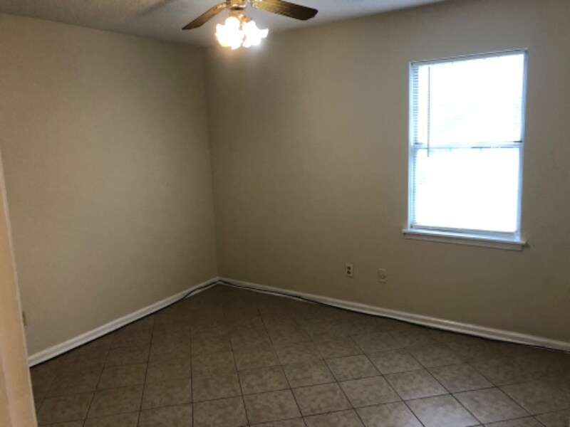 Building Photo - 6714 Woodwedge Dr