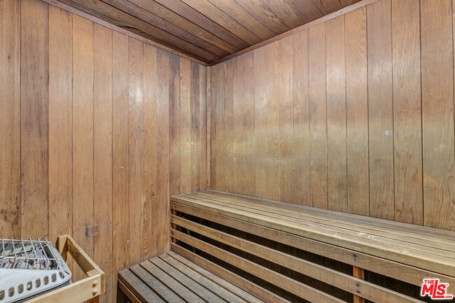 Building Photo - 8535 W Knl Dr