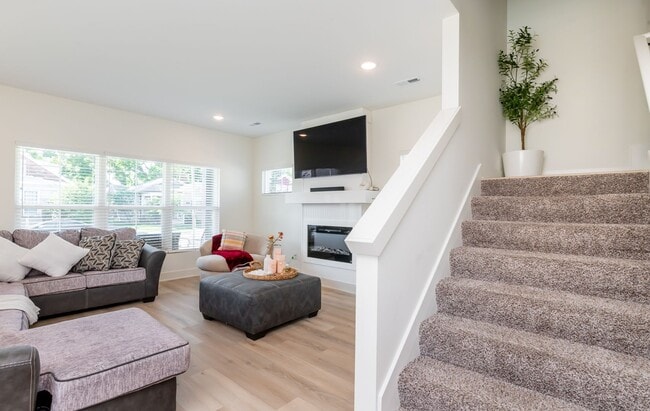 Building Photo - Do Not Miss this Beautiful piece of property.