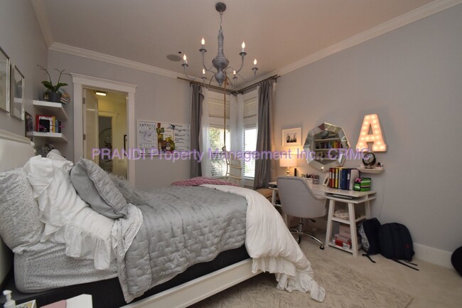 Building Photo - Available Now! Fabulous 4 Bedroom San Rafa...