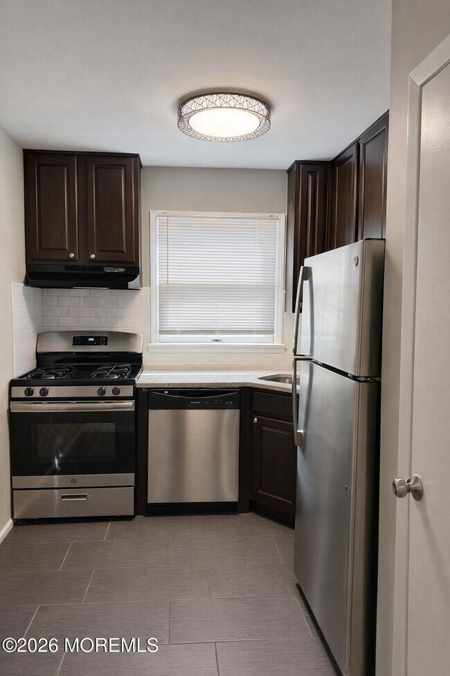 Building Photo - 18 Ginger Ct