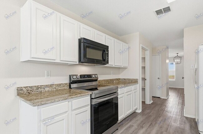 Building Photo - 2543 Barksdale Dr