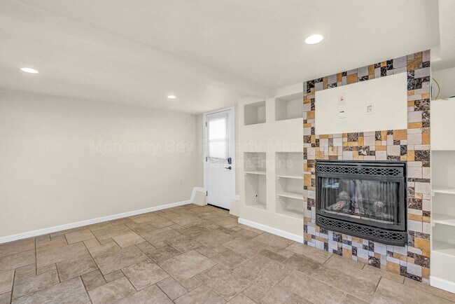Building Photo - 671 Mermaid Ave
