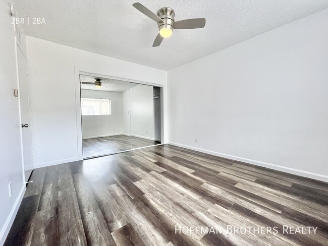 Building Photo - 1037 N Harper Ave
