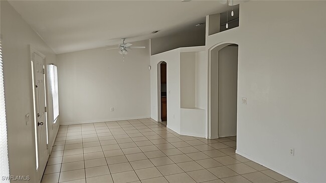 Building Photo - 832 Palomino St E
