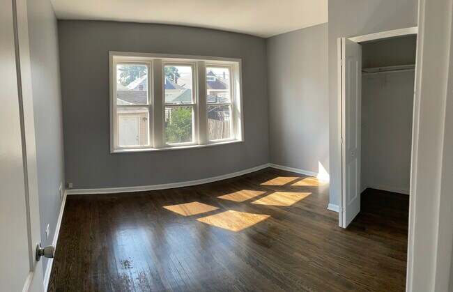 Building Photo - 2432 W 57th St
