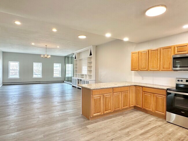 Building Photo - 449 N Main St