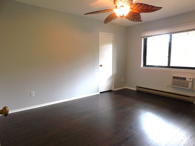 Building Photo - 173 Kennedy Dr