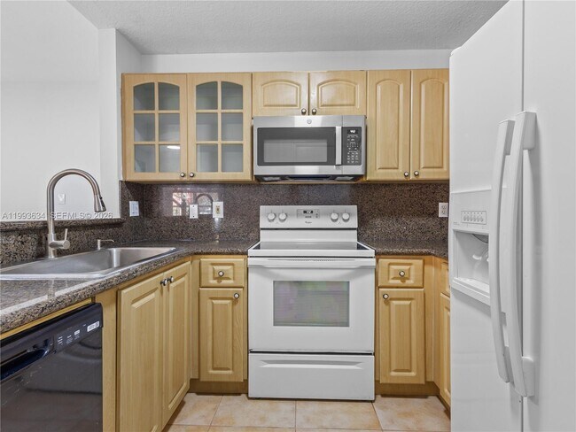 Building Photo - 6201 NW 114th Pl