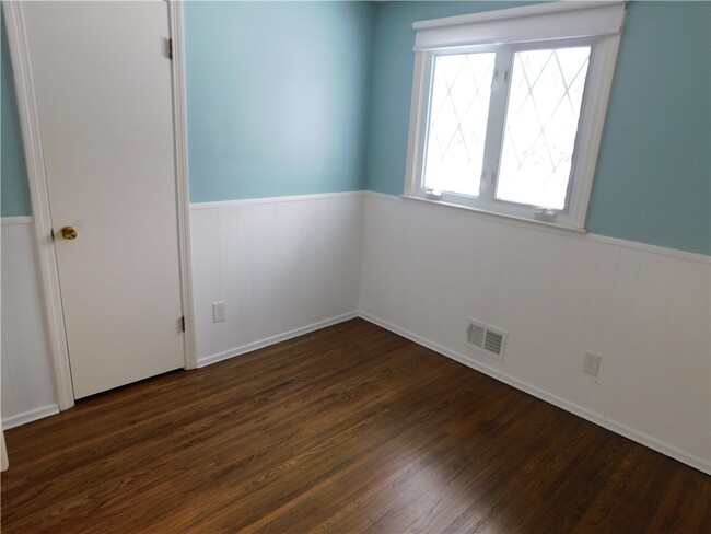 Building Photo - 32 Crystal Spring Ln