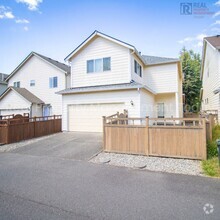 Building Photo - 3 Bedroom With Large Bonus Room!
