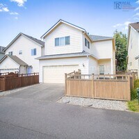 Building Photo - 3 Bedroom With Large Bonus Room!