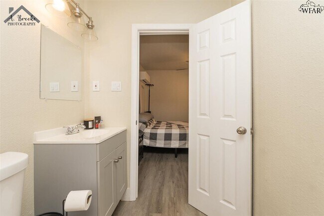 Building Photo - 514 S Archer St