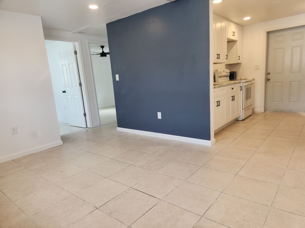 Building Photo - 1105 S Prospect Ave