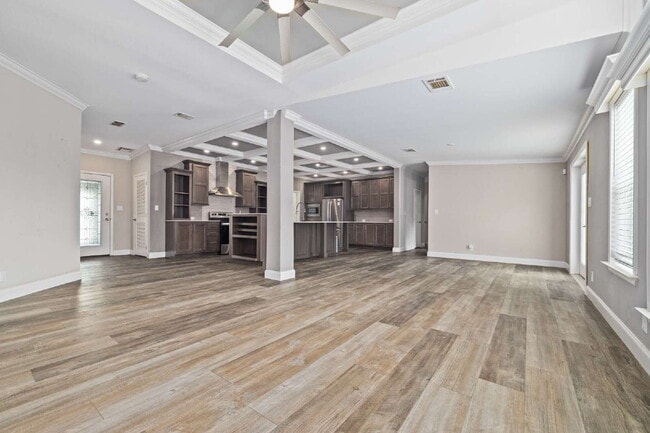 Building Photo - "Spacious 4-Bedroom Retreat with 3400 Sq Ft of Comfort in Gibsonton, FL!"