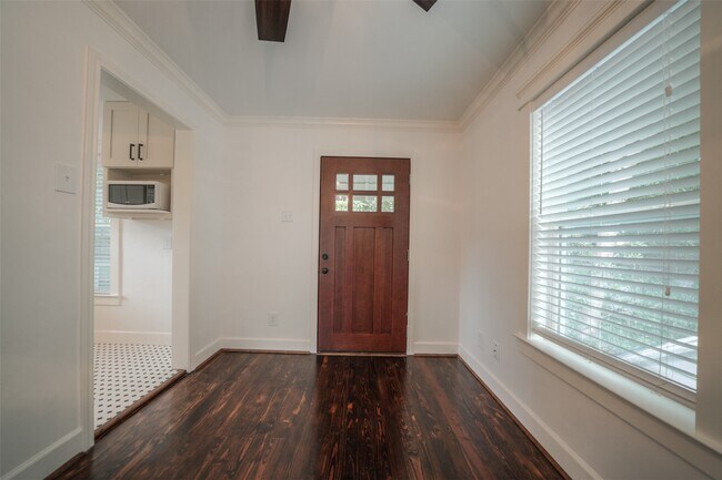 Building Photo - 811 Woodard St