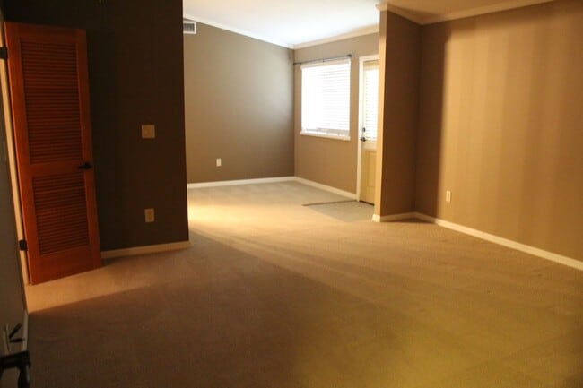 Building Photo - 3 bed 2 bath Home in Port Orange