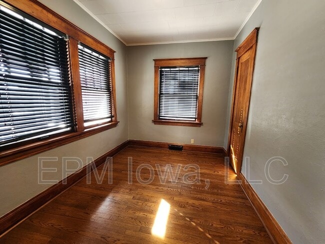 Building Photo - 1119 Maplewood Dr NE
