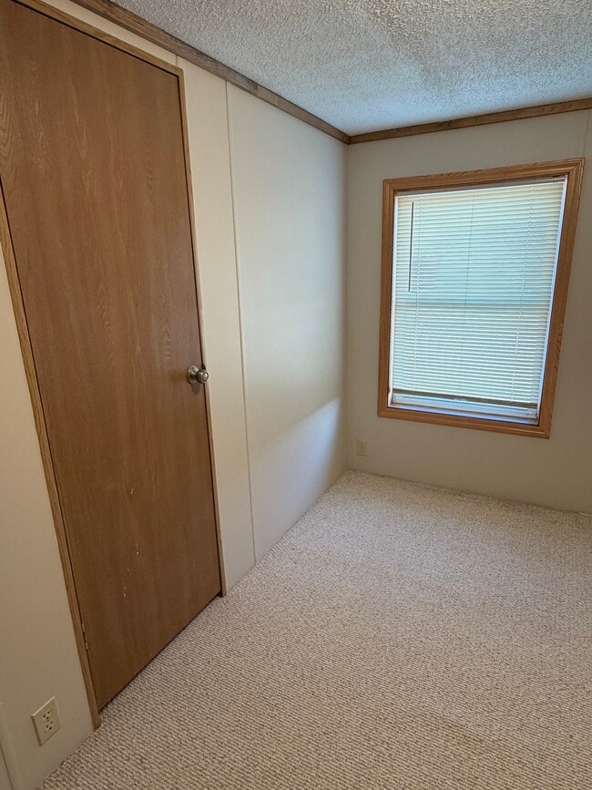 Building Photo - 4664 US-30
