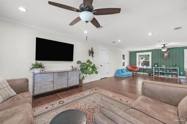 Building Photo - 1800 Foulis Dr