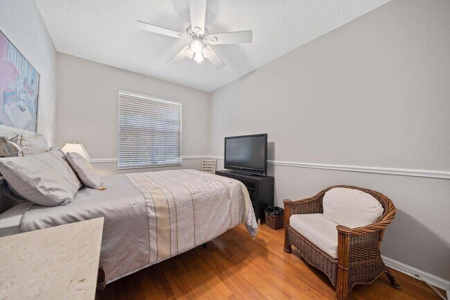 Building Photo - 12919 Hyland Cir