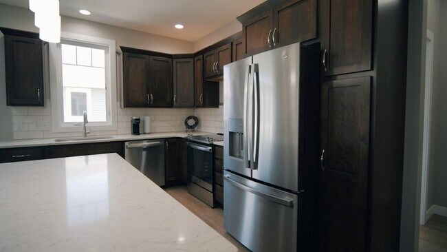 Building Photo - 812 Parkside Ln