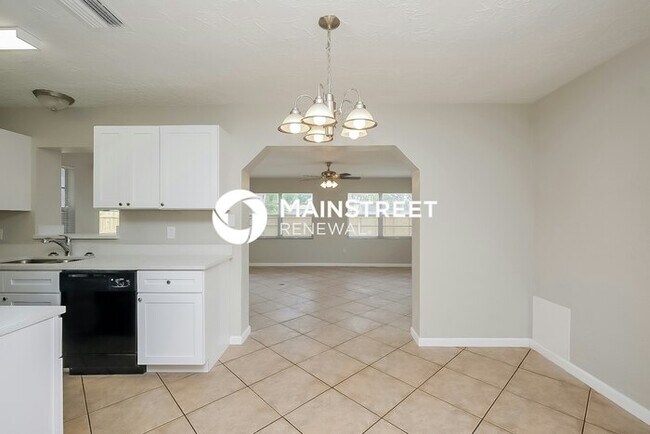 Building Photo - 3 Bedroom Pet-Friendly Home in SARASOTA, FL with Main Street Renewal