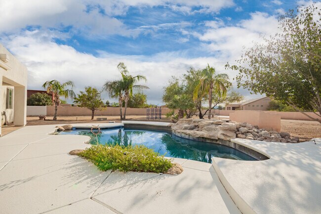 Building Photo - 10335 N Tall Cotton Dr