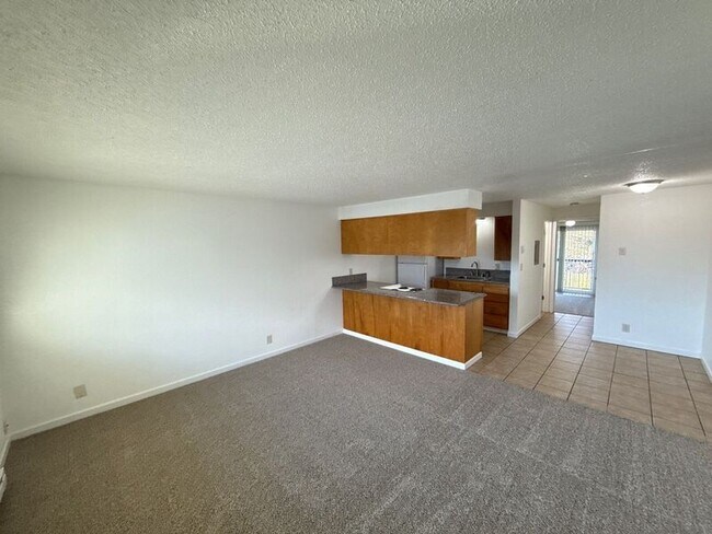 Building Photo - 1015 SW 5th Ave