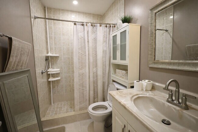 Building Photo - 4306 SW 131st Ave