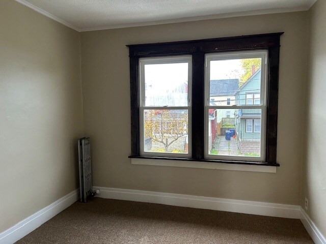 Building Photo - 300 Roesch Ave