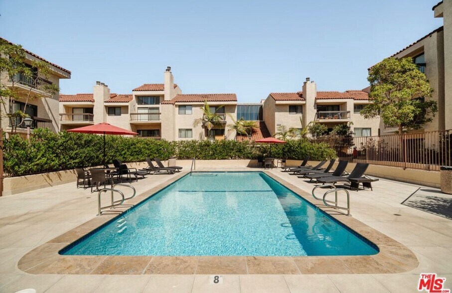 Building Photo - 8180 Manitoba St