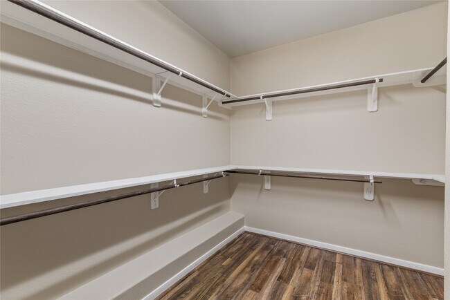 Building Photo - 24822 Dutton Point Dr