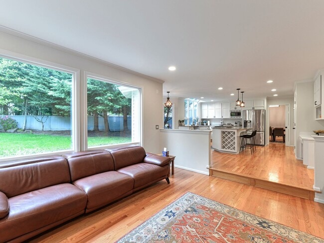 Building Photo - Stunning and Elegant 4+ Bedroom on Park-Like Lot Pine Lake Estates Sammamish