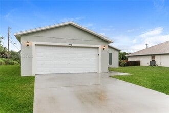 Building Photo - 873 SW Saltonstall Terrace