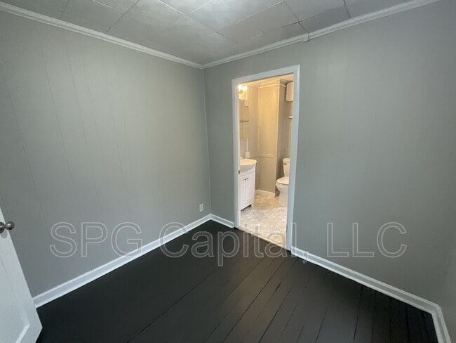 Building Photo - 2118 Greenwood St