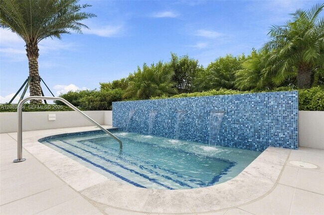 Building Photo - 2411 Laguna Cir