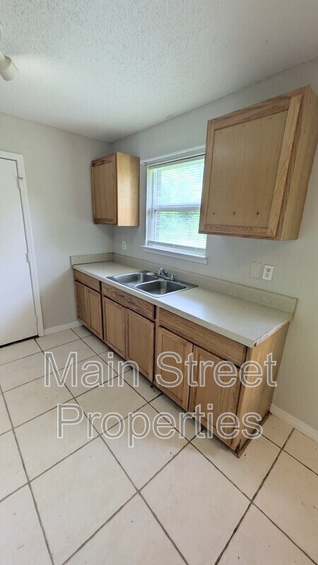 Building Photo - 1022 Woodbury Pl