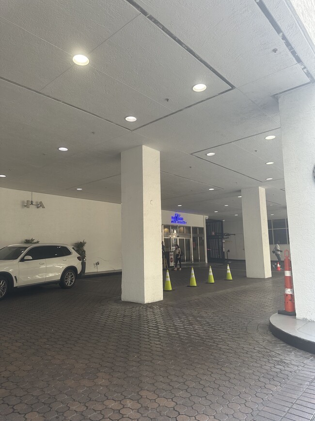 Valet available for guests - 1200 Brickell Bay Dr