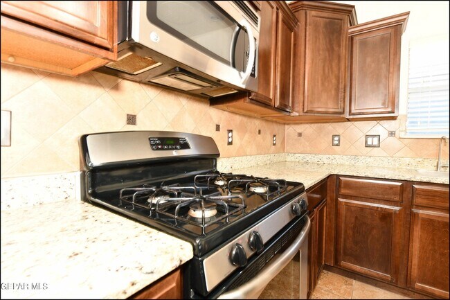 Building Photo - 14309 S Cave Ave