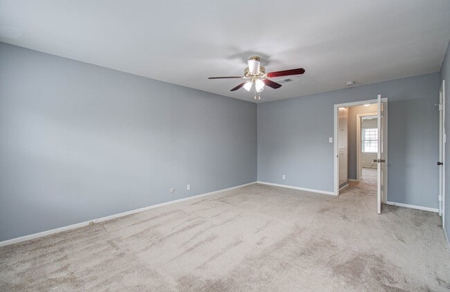Building Photo - 402 Bendwood Dr