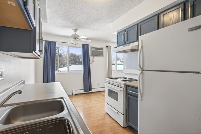 Building Photo - Rosco Apts- 2740