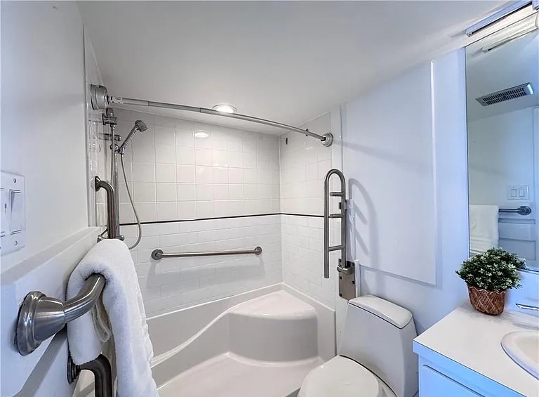 Building Photo - 2830 Shore Dr