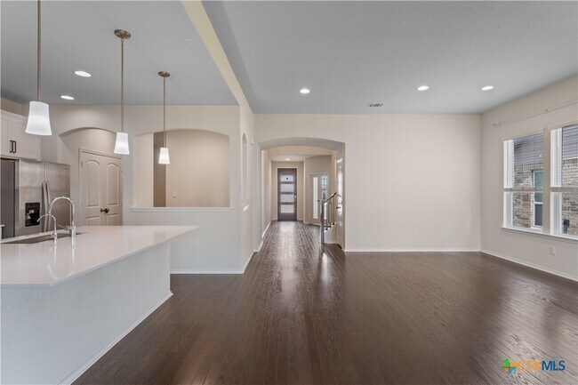 Building Photo - 942 Blue Violet