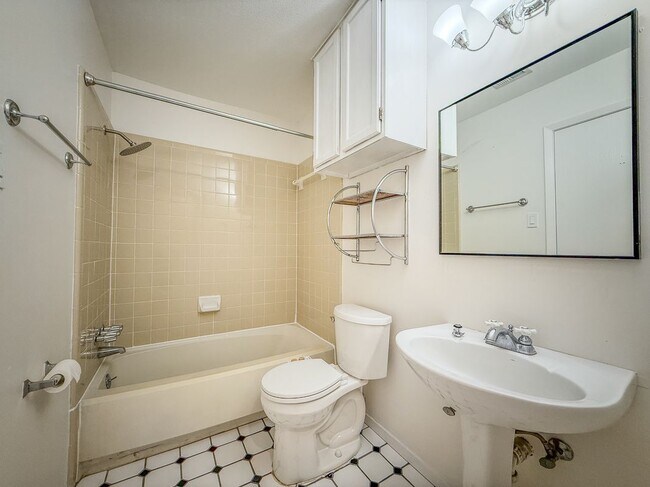 Building Photo - 3839 Dry Creek Dr